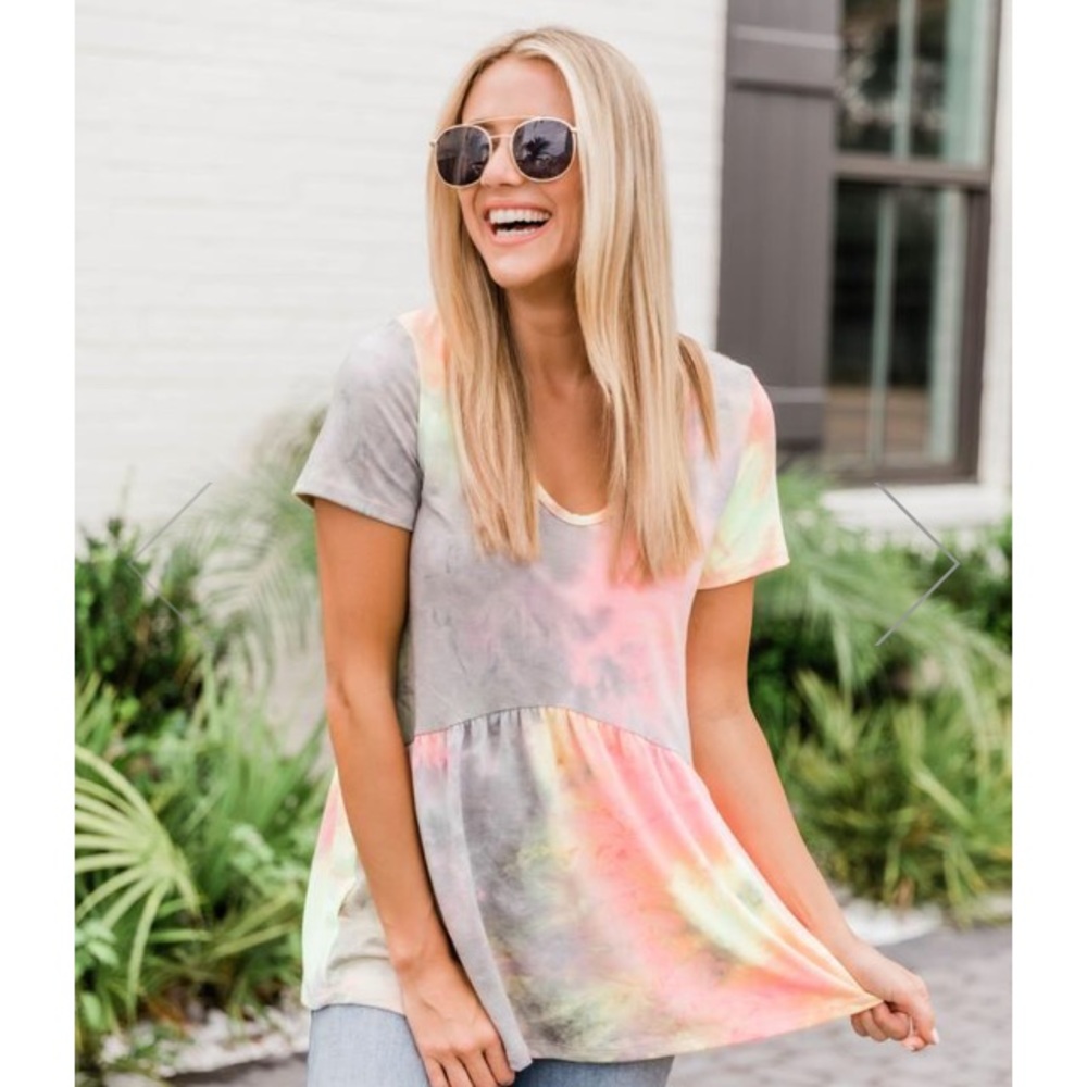 Pink Lily pink, yellow, & gray tie dye top M
